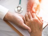 Ушиб сустава пальцев рук: причины и как его лечить
